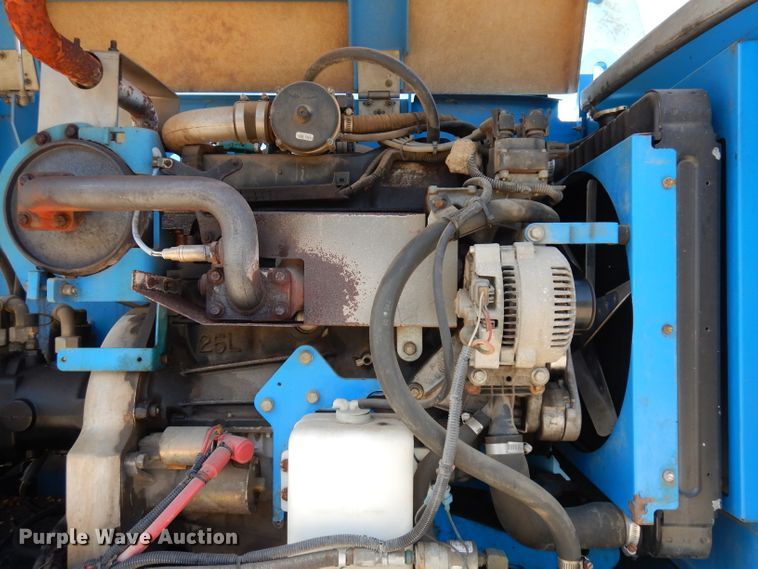 image for item HD9725 2005 Genie S-65  boom lift