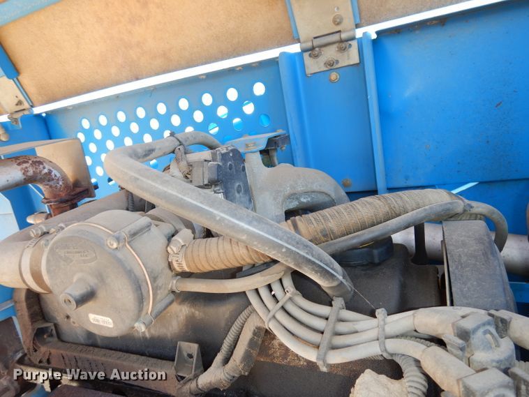 image for item HD9725 2005 Genie S-65  boom lift