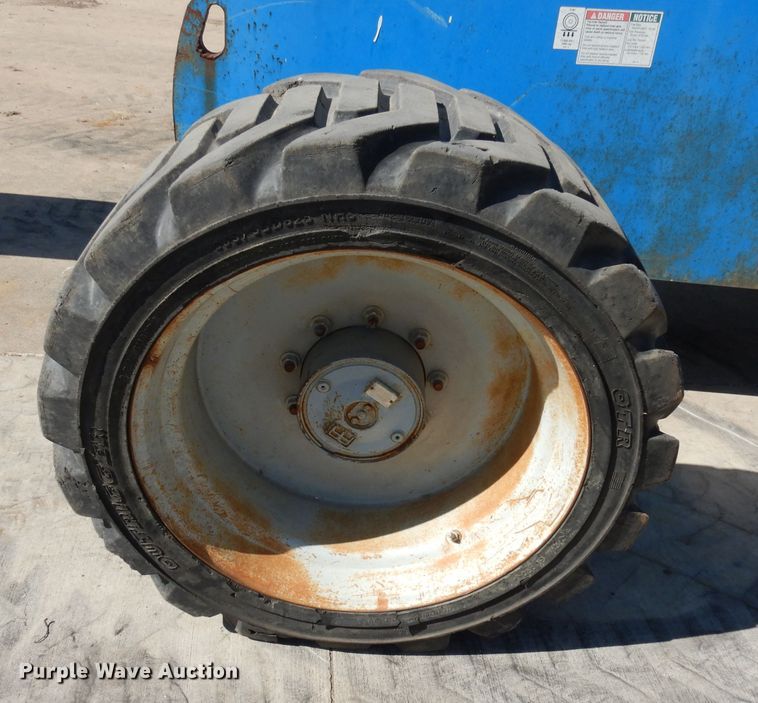 image for item HD9725 2005 Genie S-65  boom lift