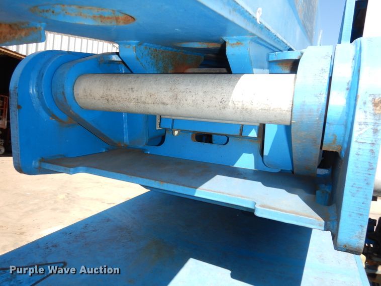 image for item HD9725 2005 Genie S-65  boom lift