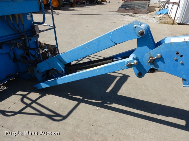 image for item HD9725 2005 Genie S-65  boom lift