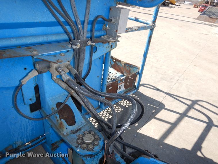 image for item HD9725 2005 Genie S-65  boom lift