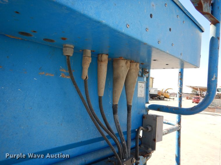 image for item HD9725 2005 Genie S-65  boom lift