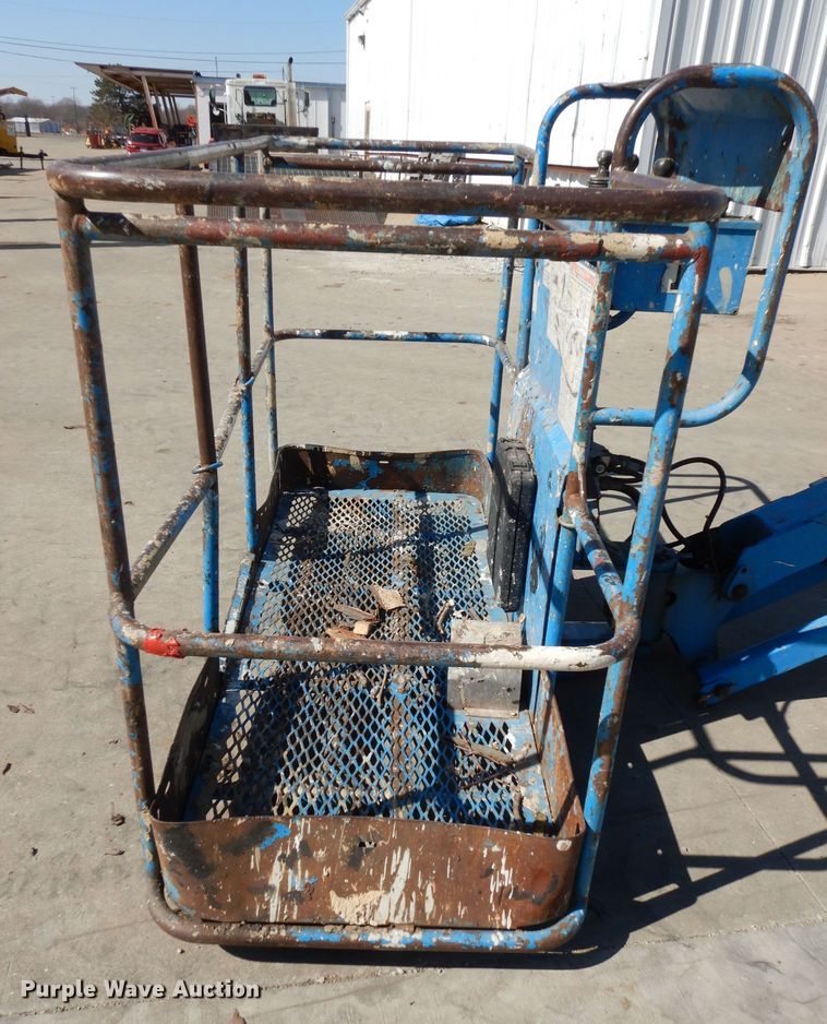 image for item HD9725 2005 Genie S-65  boom lift