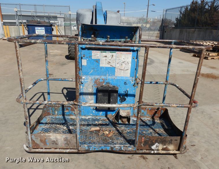 image for item HD9725 2005 Genie S-65  boom lift