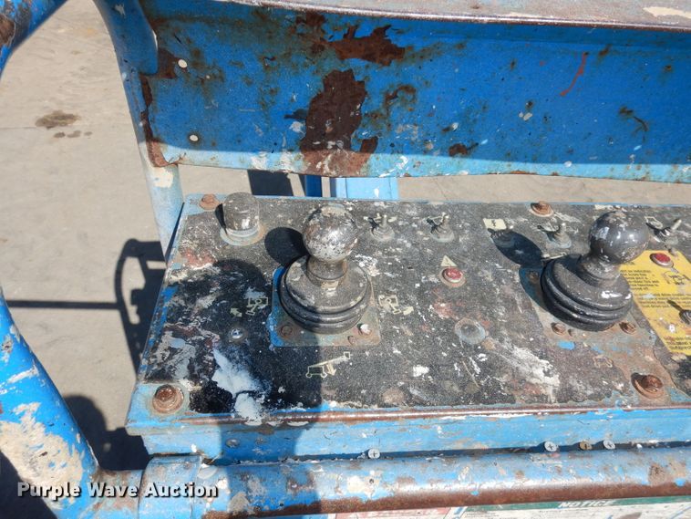 image for item HD9725 2005 Genie S-65  boom lift