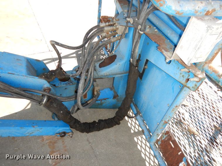 image for item HD9725 2005 Genie S-65  boom lift