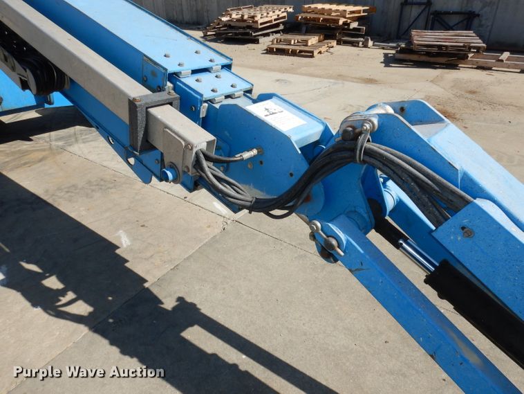 image for item HD9725 2005 Genie S-65  boom lift
