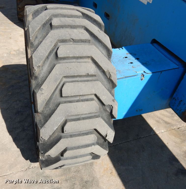 image for item HD9725 2005 Genie S-65  boom lift