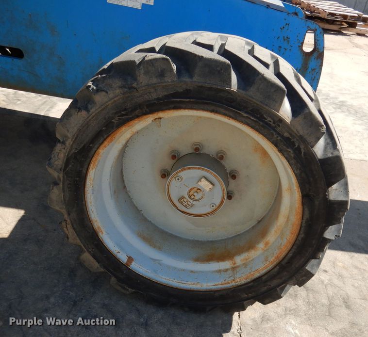 image for item HD9725 2005 Genie S-65  boom lift