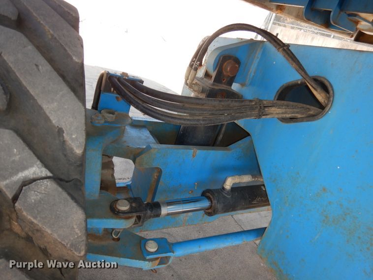 image for item HD9725 2005 Genie S-65  boom lift