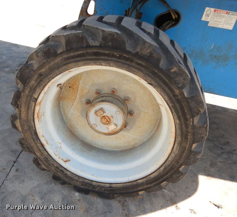 image for item HD9725 2005 Genie S-65  boom lift