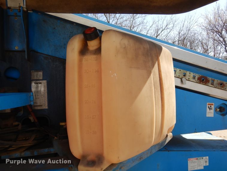 image for item HD9725 2005 Genie S-65  boom lift