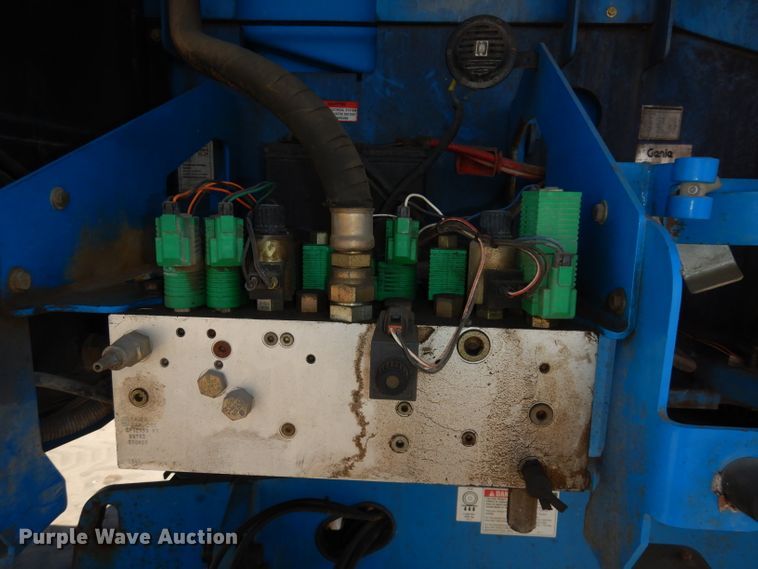 image for item HD9725 2005 Genie S-65  boom lift