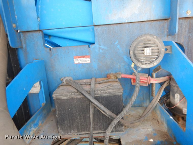 image for item HD9725 2005 Genie S-65  boom lift