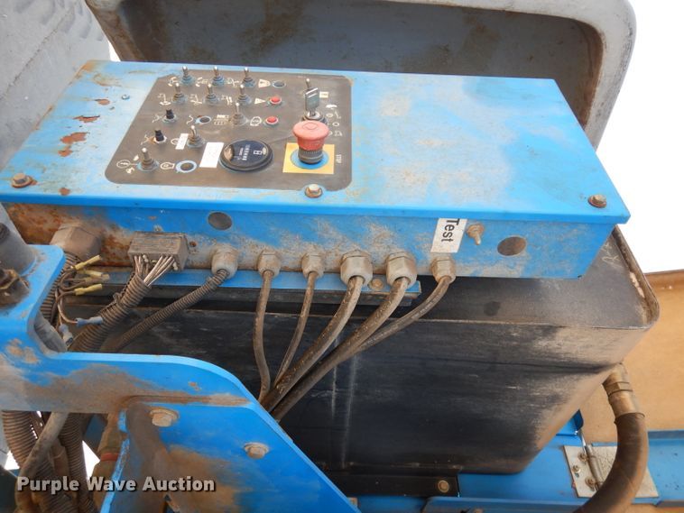 image for item HD9725 2005 Genie S-65  boom lift