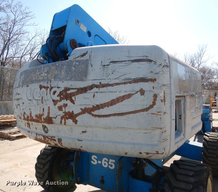image for item HD9725 2005 Genie S-65  boom lift