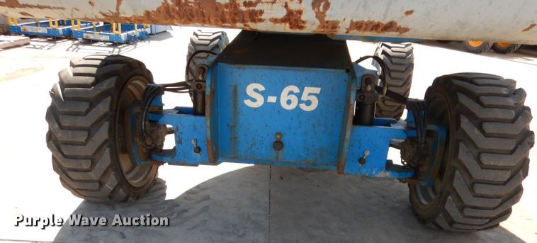 image for item HD9725 2005 Genie S-65  boom lift