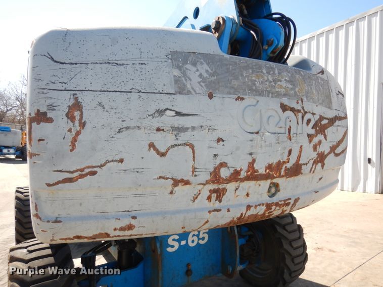 image for item HD9725 2005 Genie S-65  boom lift