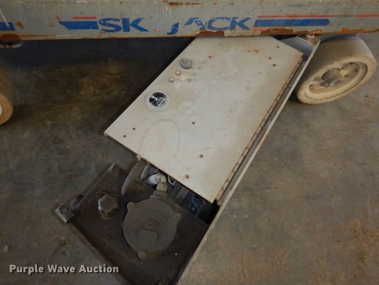image for item HD9726 2008 Skyjack SJIII-3219  scissor lift