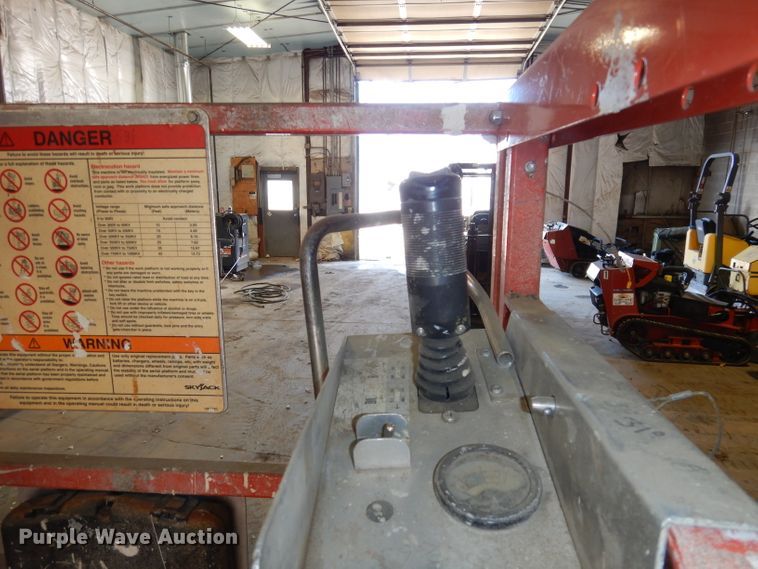image for item HD9726 2008 Skyjack SJIII-3219  scissor lift