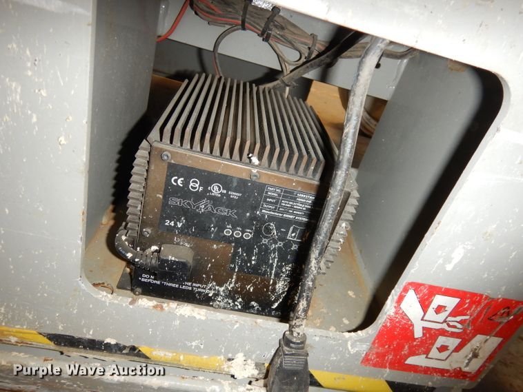 image for item HD9728 2008 Skyjack SJ4632  scissor lift