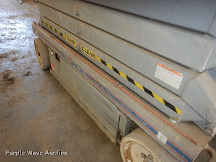 image for item HD9729 2008 Skyjack SJ4626  scissor lift
