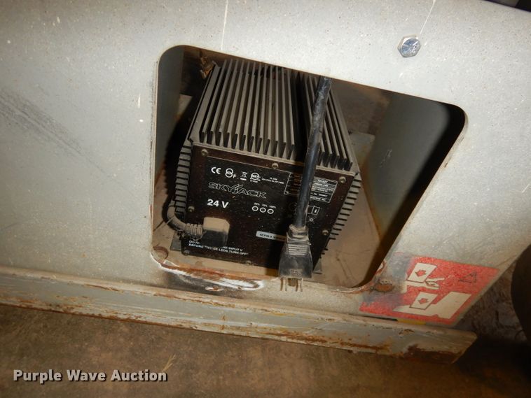 image for item HD9729 2008 Skyjack SJ4626  scissor lift