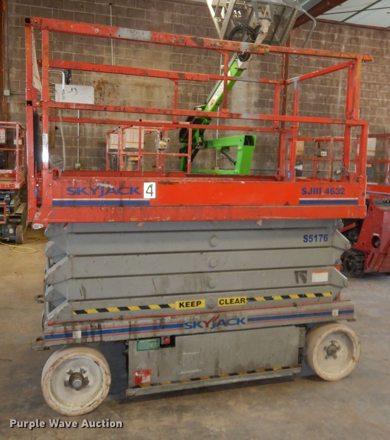 image for item HD9730 2008 Skyjack SJ4632  scissor lift