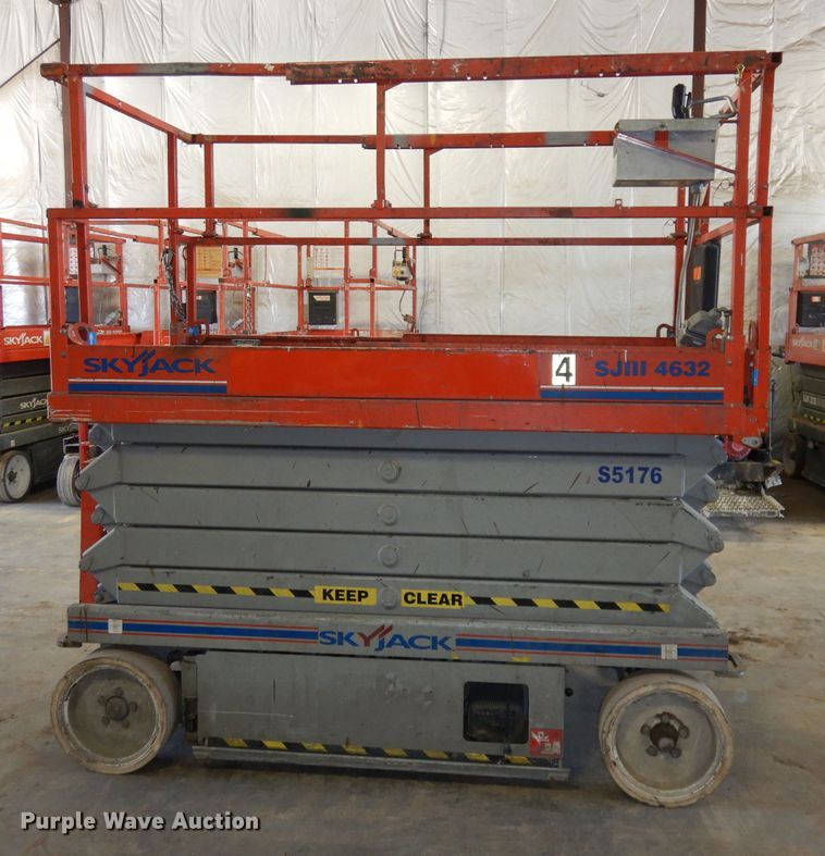 image for item HD9730 2008 Skyjack SJ4632  scissor lift