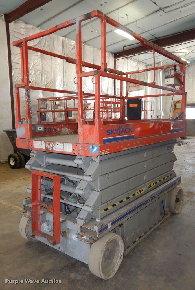 image for item HD9730 2008 Skyjack SJ4632  scissor lift