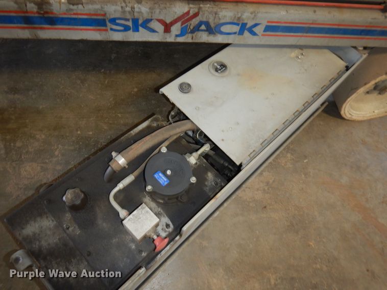image for item HD9730 2008 Skyjack SJ4632  scissor lift