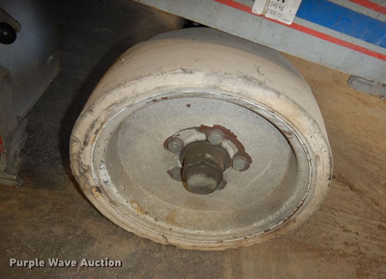 image for item HD9730 2008 Skyjack SJ4632  scissor lift