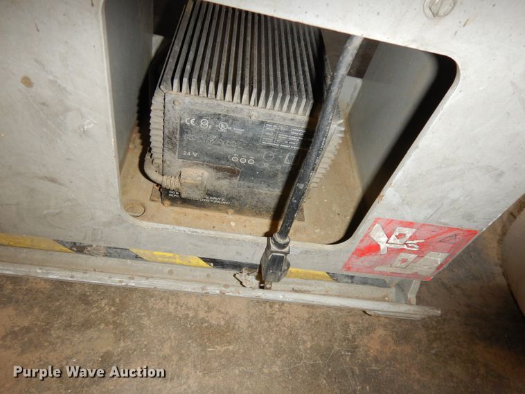 image for item HD9730 2008 Skyjack SJ4632  scissor lift