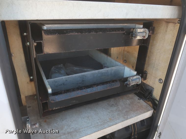 image for item HK9693 2008 Ford F450 Super Duty XL  bucket truck