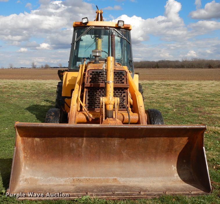 image for item HO9332 1990 John Deere 310C  backhoe