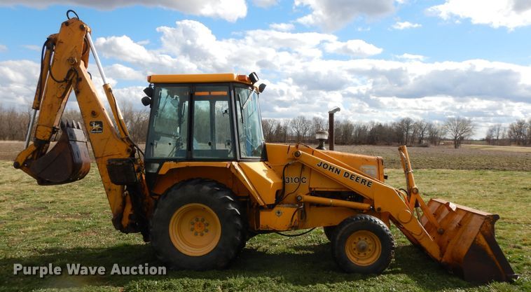 image for item HO9332 1990 John Deere 310C  backhoe