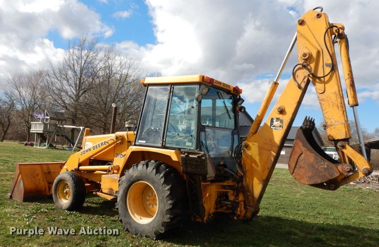 image for item HO9332 1990 John Deere 310C  backhoe