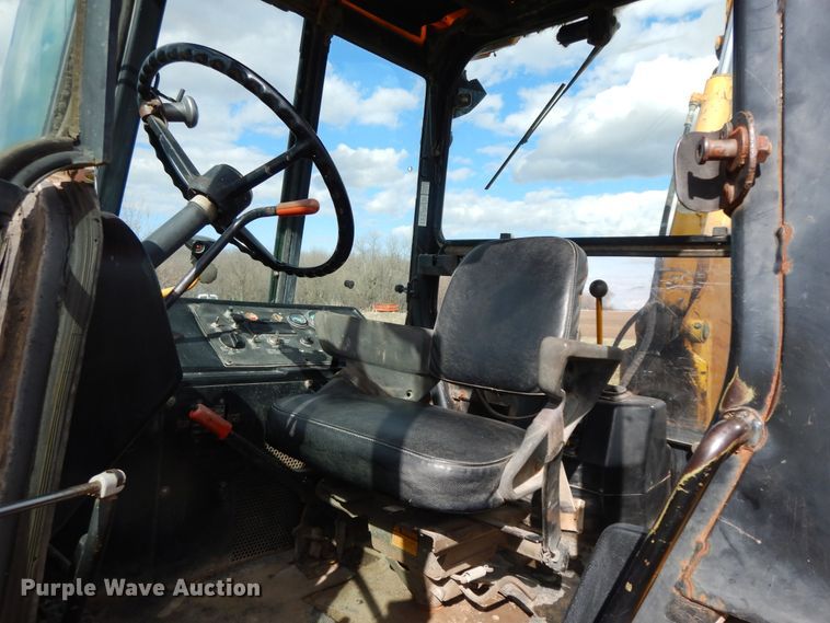 image for item HO9332 1990 John Deere 310C  backhoe