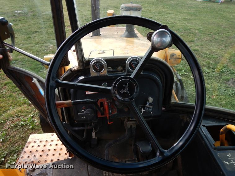 image for item HO9332 1990 John Deere 310C  backhoe