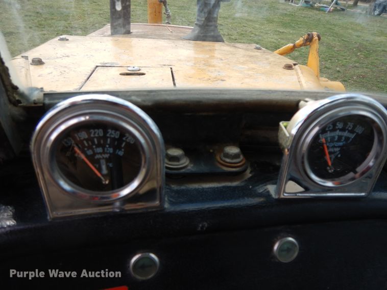 image for item HO9332 1990 John Deere 310C  backhoe