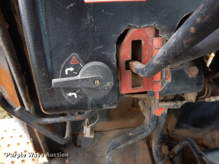 image for item HO9332 1990 John Deere 310C  backhoe