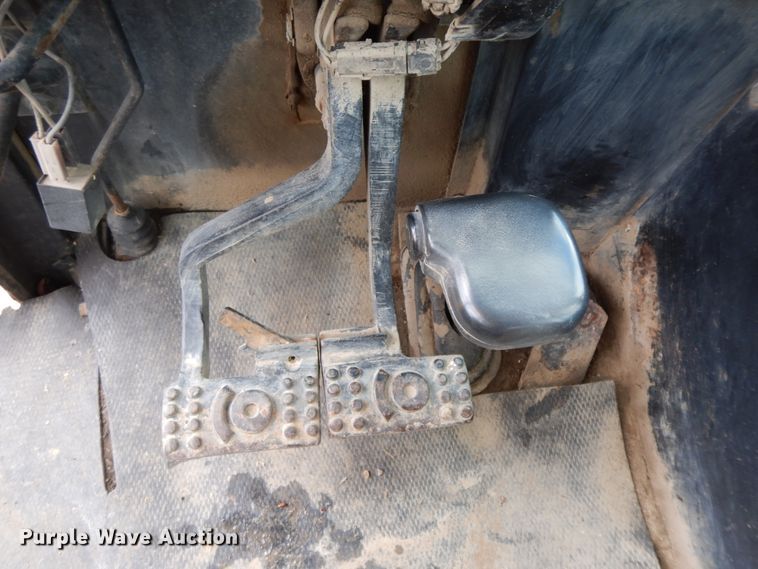 image for item HO9332 1990 John Deere 310C  backhoe