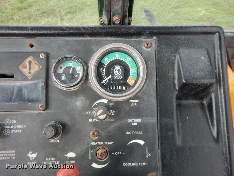 image for item HO9332 1990 John Deere 310C  backhoe