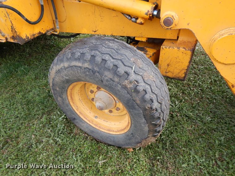 image for item HO9332 1990 John Deere 310C  backhoe