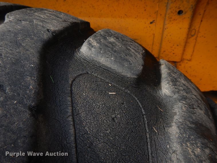 image for item HO9332 1990 John Deere 310C  backhoe