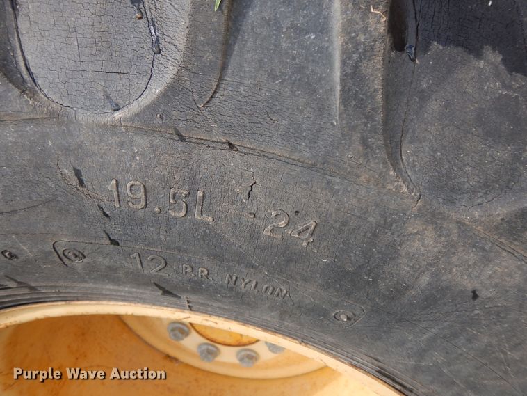 image for item HO9332 1990 John Deere 310C  backhoe