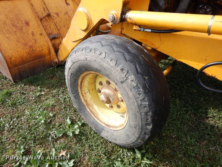 image for item HO9332 1990 John Deere 310C  backhoe