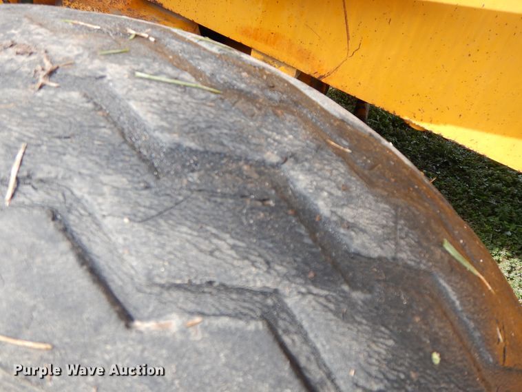 image for item HO9332 1990 John Deere 310C  backhoe