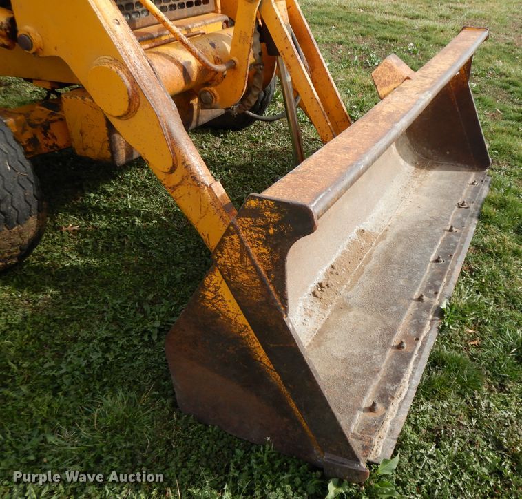 image for item HO9332 1990 John Deere 310C  backhoe